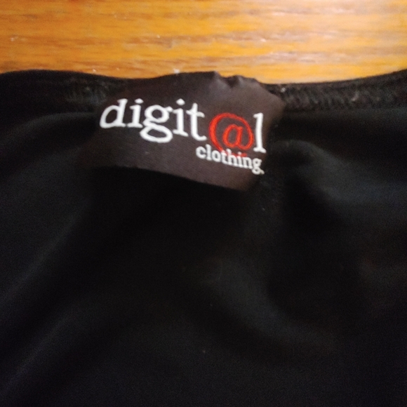 Black elegant t-shirt - Picture 2 of 3